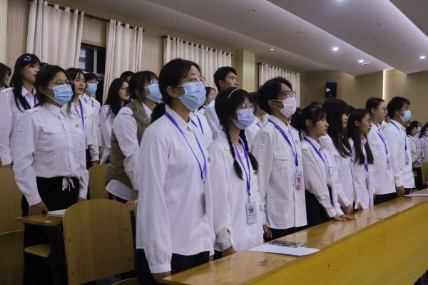 团结躬行树榜样 奋发前进有力量 武昌理工学院文法学院顺利召开第十二届学生代表大会暨换届大会(图3) 团结躬行树榜样 奋发前进有力量 武昌理工学院文法学院顺利召开第十二届学生代表大会暨换届大会(图3)