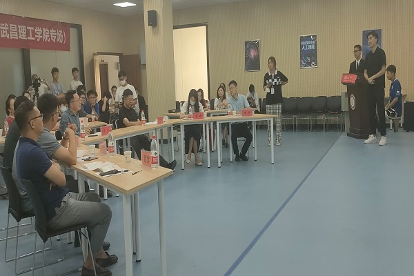 第209期“创立方·大学生创业路演周会”在武昌理工学院成功举行(图4) 第209期“创立方·大学生创业路演周会”在武昌理工学院成功举行(图4)