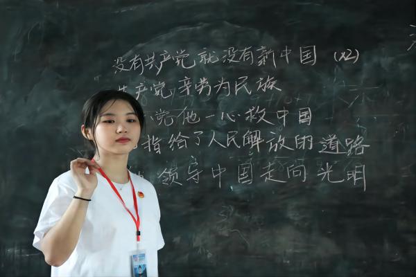 武昌理工学院校长奖提名奖人物专访——程诺:筑梦为马 追求卓越(图3) 武昌理工学院校长奖提名奖人物专访——程诺:筑梦为马 追求卓越(图3)