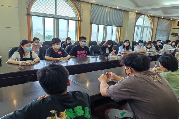 倾听学生心声 共谋校园发展 武昌理工学院召开学生代表座谈会(图1) 倾听学生心声 共谋校园发展 武昌理工学院召开学生代表座谈会(图1)