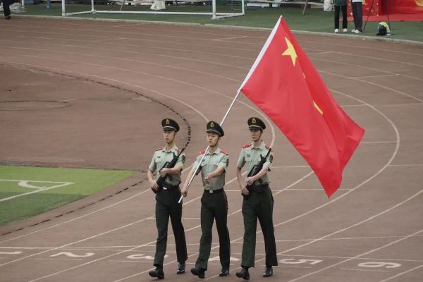 筑梦新学期 展望新征程 武昌理工学院隆重举行2022级新生军训检阅式暨开学典礼(图2) 筑梦新学期 展望新征程 武昌理工学院隆重举行2022级新生军训检阅式暨开学典礼(图2)