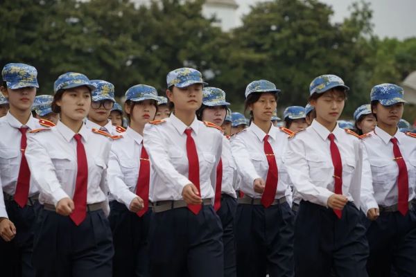 筑梦新学期 展望新征程 武昌理工学院隆重举行2022级新生军训检阅式暨开学典礼(图7) 筑梦新学期 展望新征程 武昌理工学院隆重举行2022级新生军训检阅式暨开学典礼(图7)