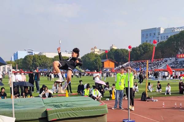 跳高1.jpg