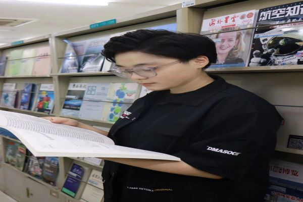 武昌理工学院校长奖人物专访--李佳娆:以知识点亮前路 以创新拥抱未来(图1)
