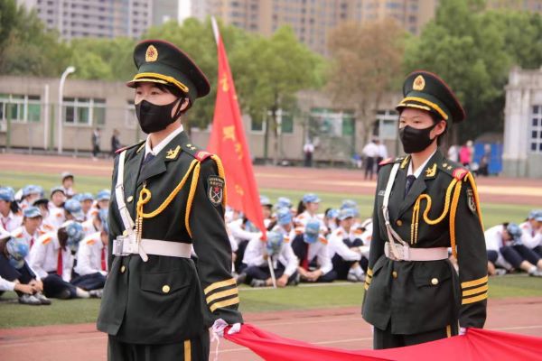 武昌理工学院隆重举行2022级新生军训检阅式暨开学典礼(图2)
