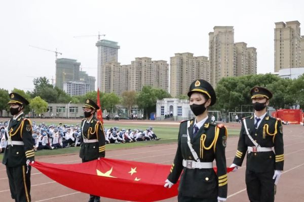 筑梦新学期 展望新征程 武昌理工学院隆重举行2022级新生军训检阅式暨开学典礼(图3) 筑梦新学期 展望新征程 武昌理工学院隆重举行2022级新生军训检阅式暨开学典礼(图3)