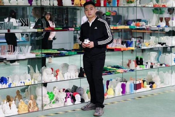 武昌理工学院校长奖人物专访——袁豪:不甘平庸 砥砺前行(图2) 武昌理工学院校长奖人物专访——袁豪:不甘平庸 砥砺前行(图2)