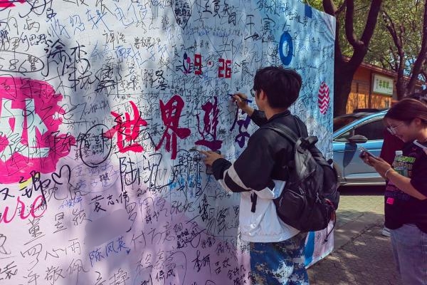 武昌理工学院成功举行以“为爱坚持,科学避孕 ”为主题的世界避孕日活动(图2) 武昌理工学院成功举行以“为爱坚持,科学避孕 ”为主题的世界避孕日活动(图2)