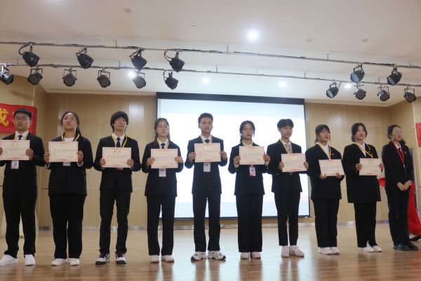 团结躬行树榜样 奋发前进有力量 武昌理工学院文法学院顺利召开第十二届学生代表大会暨换届大会(图11) 团结躬行树榜样 奋发前进有力量 武昌理工学院文法学院顺利召开第十二届学生代表大会暨换届大会(图11)