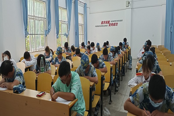 武昌理工学院2022届校级团学组织招新笔试考核 在实验教学楼顺利举行(图2)