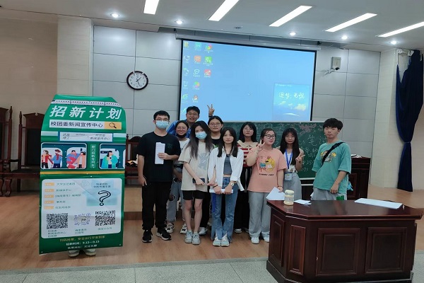 武昌理工学院2022届校级团学组织招新笔试考核 在实验教学楼顺利举行(图1)