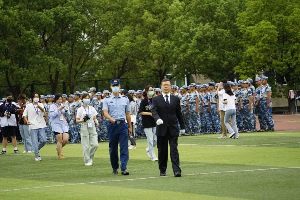 筑梦新学期 展望新征程 武昌理工学院隆重举行2022级新生军训检阅式暨开学典礼(图6) 筑梦新学期 展望新征程 武昌理工学院隆重举行2022级新生军训检阅式暨开学典礼(图6)