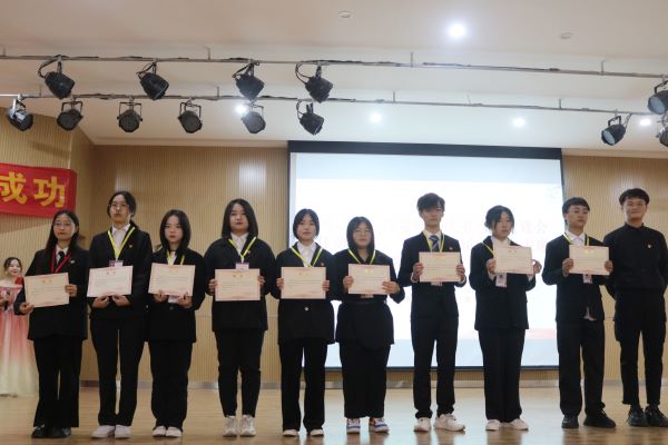 团结躬行树榜样 奋发前进有力量 武昌理工学院文法学院顺利召开第十二届学生代表大会暨换届大会(图10) 团结躬行树榜样 奋发前进有力量 武昌理工学院文法学院顺利召开第十二届学生代表大会暨换届大会(图10)