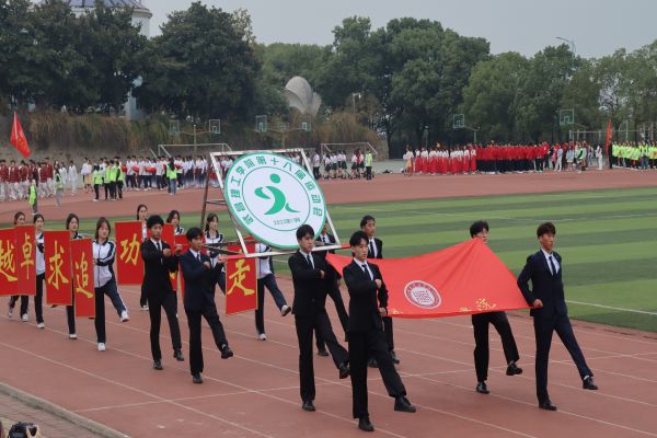 校徽入场.jpg