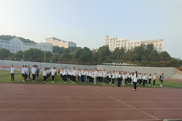喜迎二十大 青春庆华诞 武昌理工学院隆重举行国庆73周年升旗仪式(图1) 喜迎二十大 青春庆华诞 武昌理工学院隆重举行国庆73周年升旗仪式(图1)