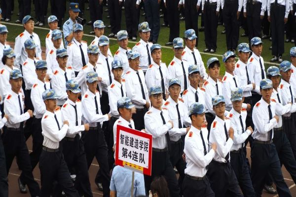 筑梦新学期 展望新征程 武昌理工学院隆重举行2022级新生军训检阅式暨开学典礼(图12) 筑梦新学期 展望新征程 武昌理工学院隆重举行2022级新生军训检阅式暨开学典礼(图12)