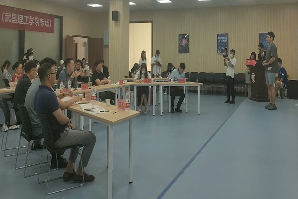 第209期“创立方·大学生创业路演周会”在武昌理工学院成功举行(图3) 第209期“创立方·大学生创业路演周会”在武昌理工学院成功举行(图3)