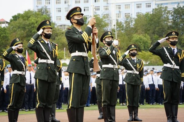 筑梦新学期 展望新征程 武昌理工学院隆重举行2022级新生军训检阅式暨开学典礼(图4) 筑梦新学期 展望新征程 武昌理工学院隆重举行2022级新生军训检阅式暨开学典礼(图4)